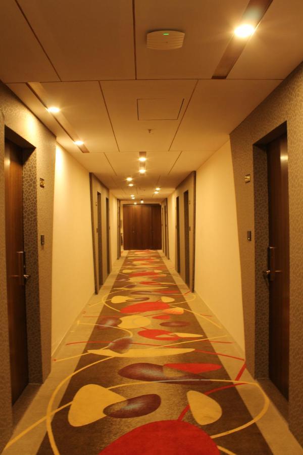 Zip By Spree Hotels Surat Exteriör bild