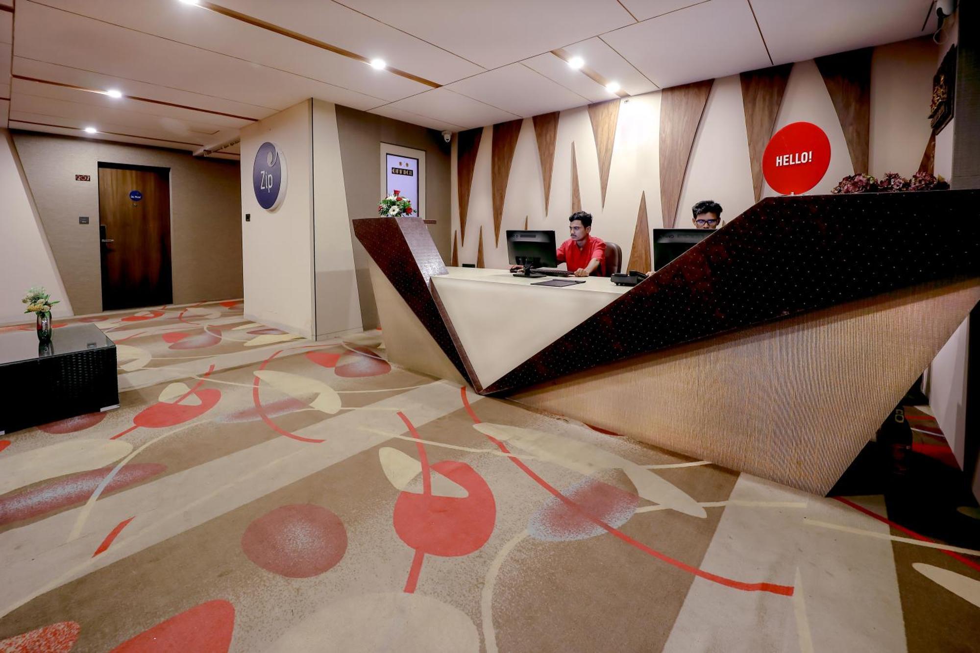 Zip By Spree Hotels Surat Exteriör bild