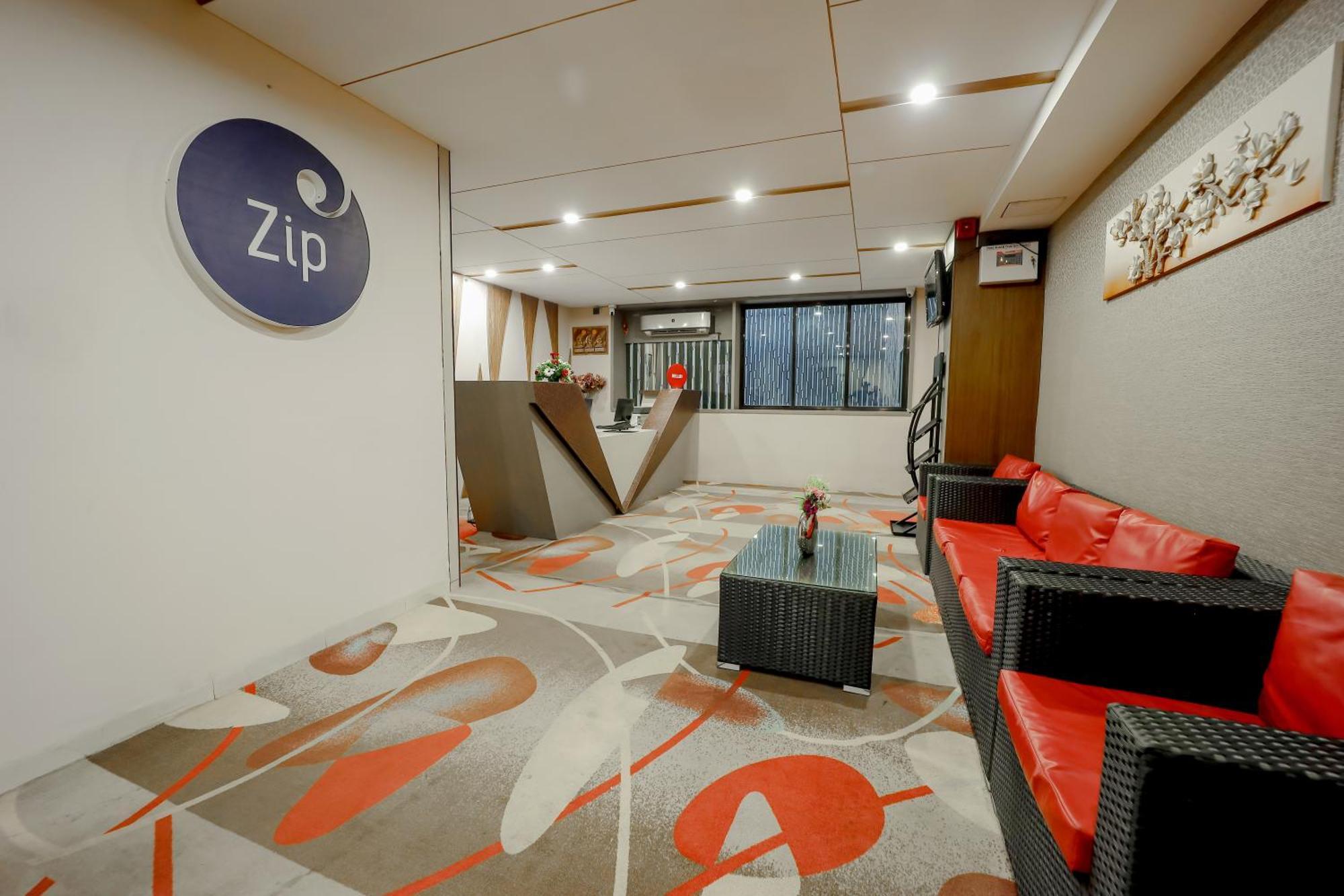Zip By Spree Hotels Surat Exteriör bild