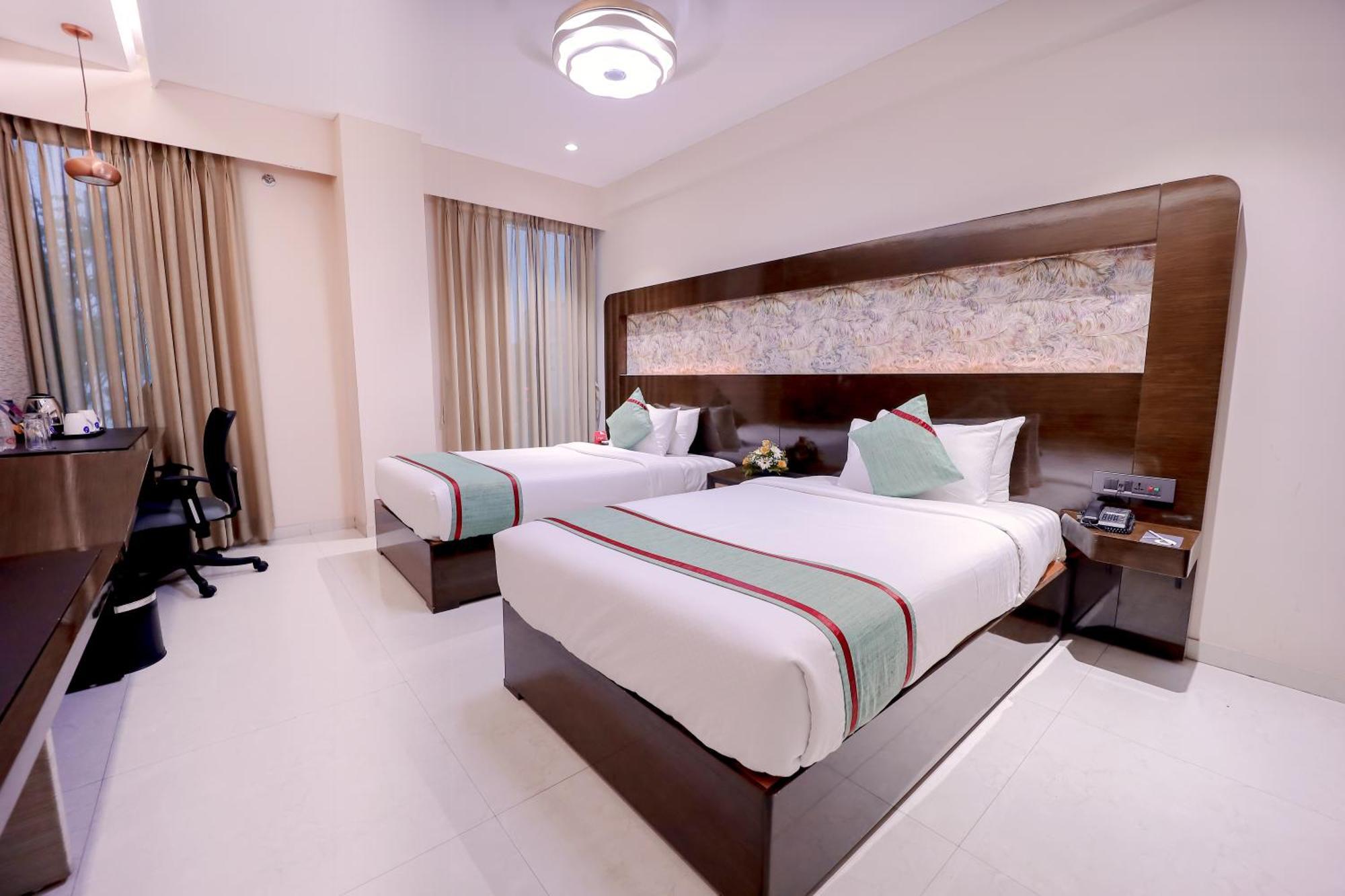 Zip By Spree Hotels Surat Exteriör bild